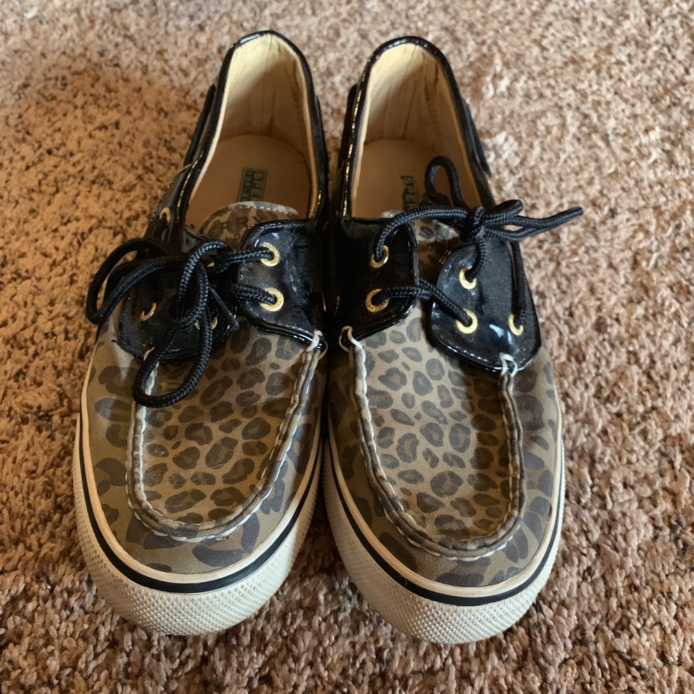 Leopard Sperry size 8.5